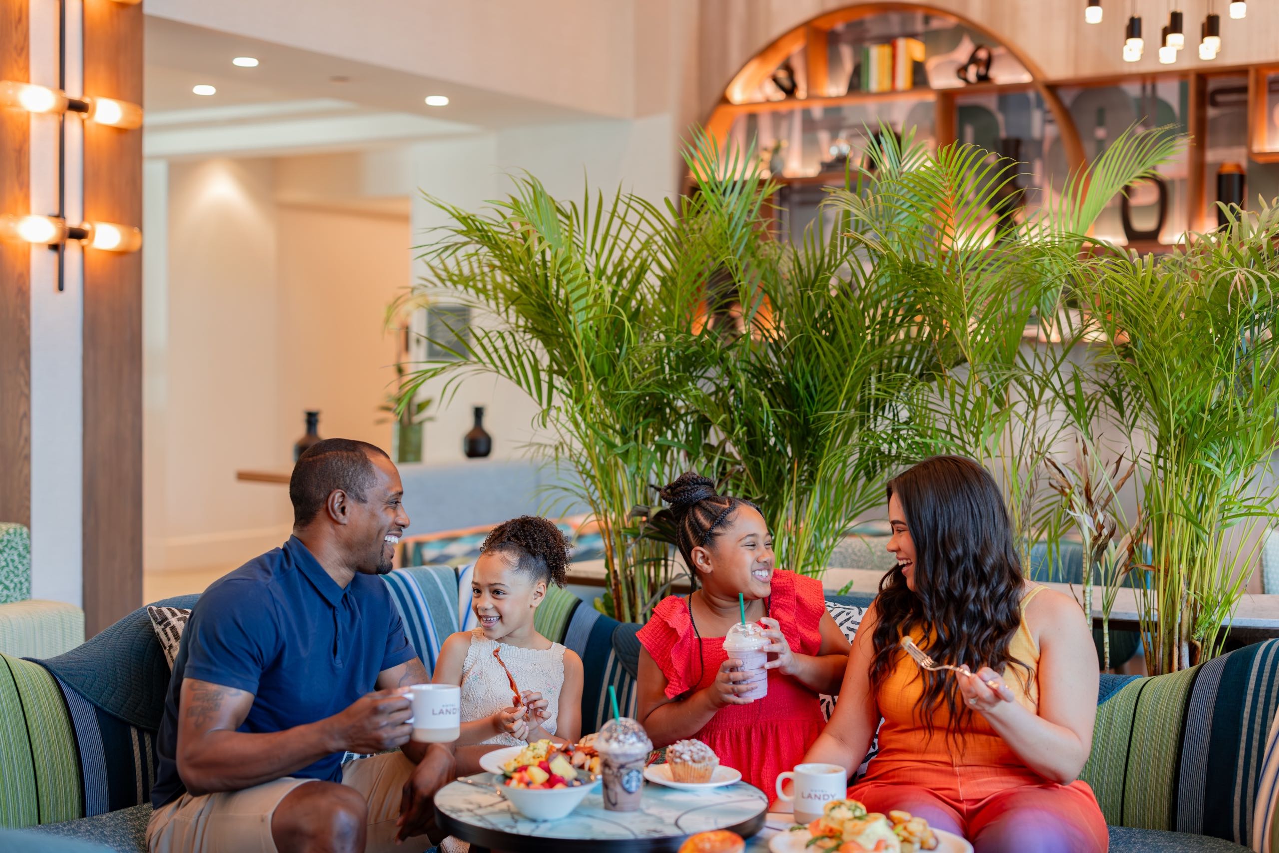 A family enjoying breakfast at the Hotel Landy Restaurant